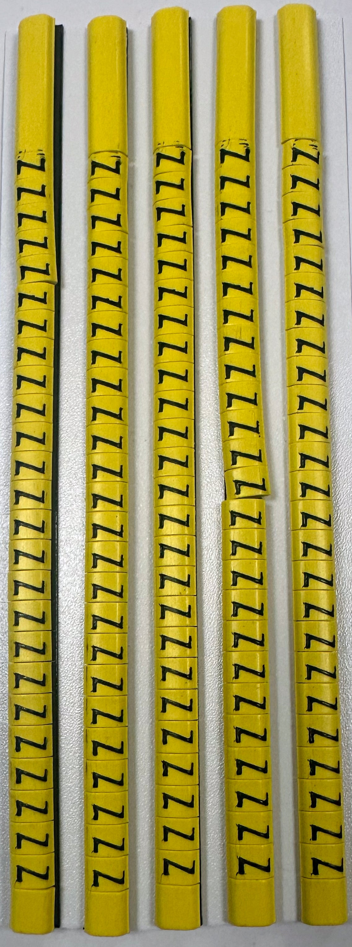 30BYZ - Ademark Style P3 Conductor Markers, PVC, Letter Z, 3mm, Negro & Amarillo, 10 Strips
