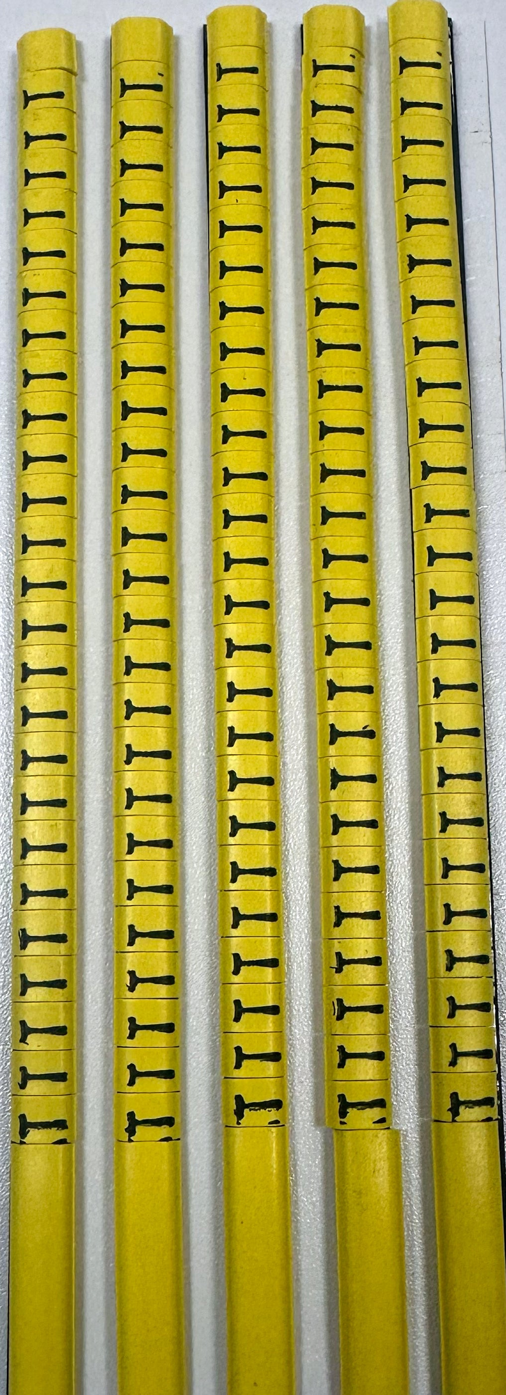 30BYT - Ademark Style P3 Conductor Markers, PVC, Letter T, 3mm, Negro & Amarillo, 10 Strips