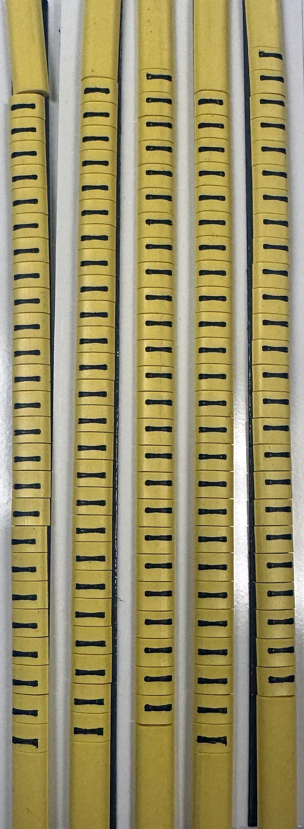 30BYI - Ademark Style P3 Conductor Markers, PVC, Letter I, 3mm, Negro & Amarillo, 10 Strips