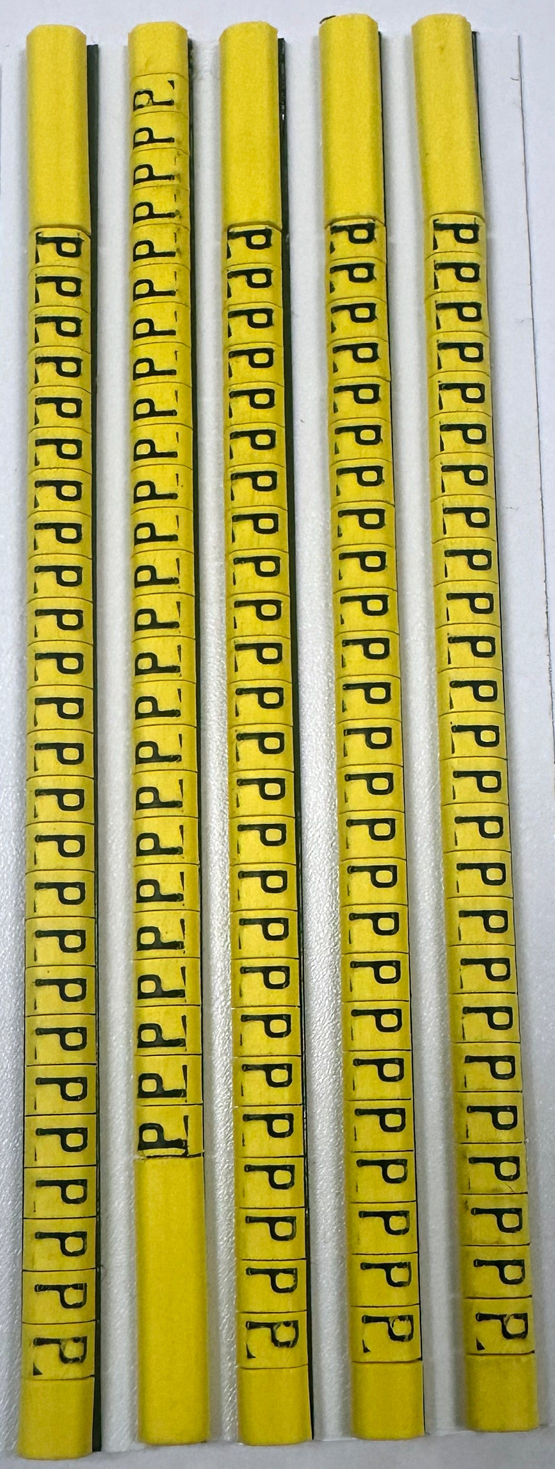 30BYP - Ademark Style P3 Conductor Markers, PVC, Letter P, 3mm, Negro & Amarillo, 10 Strips